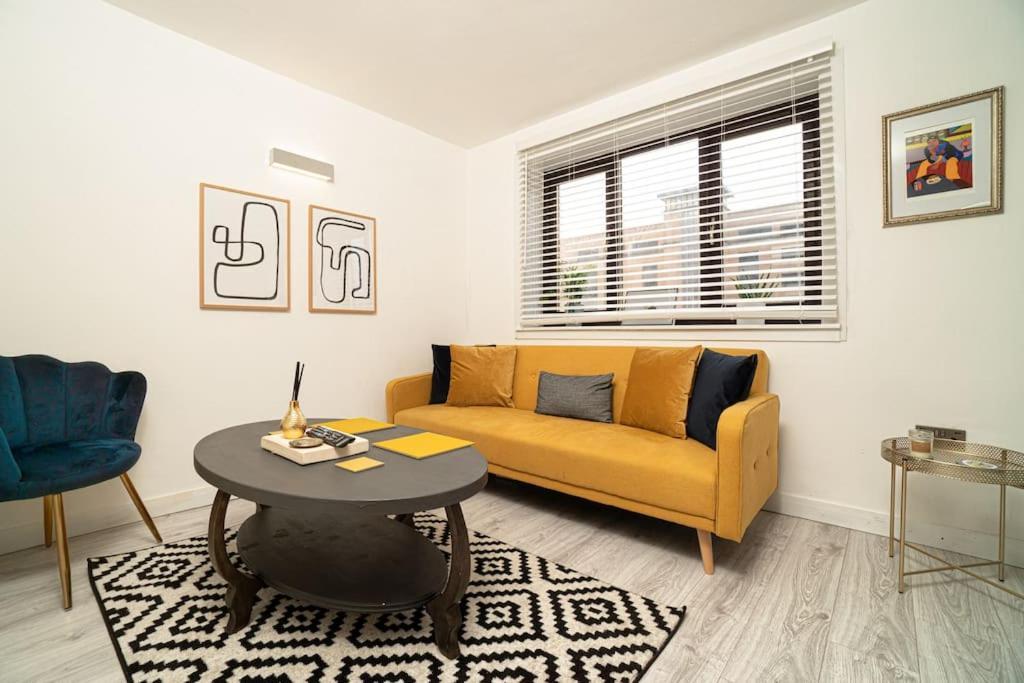 Stylish City Pad With Free Private Parking กลาสโกว์ ภายนอก รูปภาพ